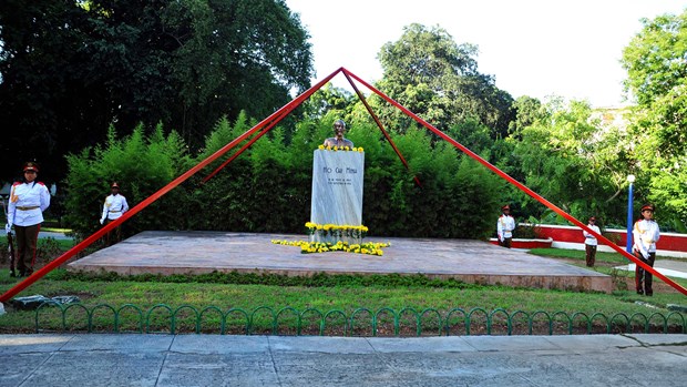 设在古巴首都哈瓦那和平公园的胡志明主席塑像（图源：越通社）