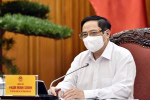 越南政府总理范明正就中期公共投资计划与各部委举行工作会议