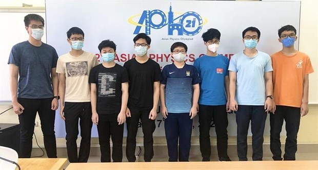 参加2021年亚洲物理奥林匹克竞赛的越南8名学生（图源：越通社）