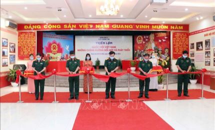 “越南国会-革新和发展征程”图片展开展