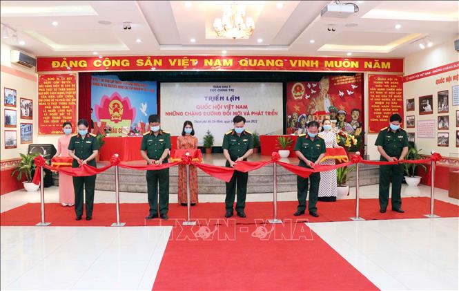“越南国会-革新和发展征程”图片展开幕仪式