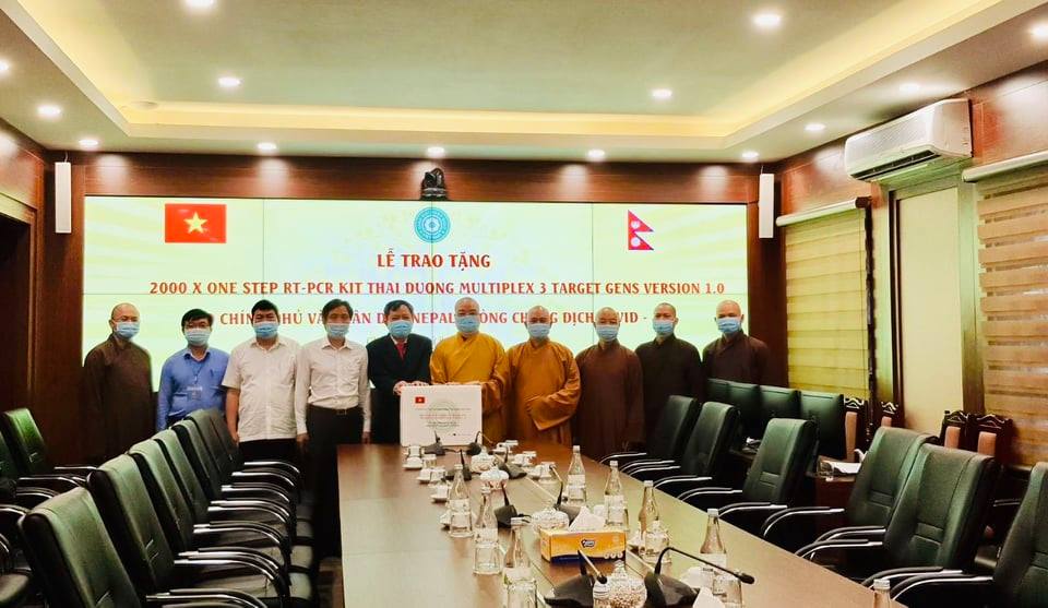 越南佛教协会向尼泊尔捐赠2000套新冠病毒检测试剂盒（图：越通社）