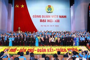 越共中央政治局关于新形势下革新越南工会的组织与活动的决议